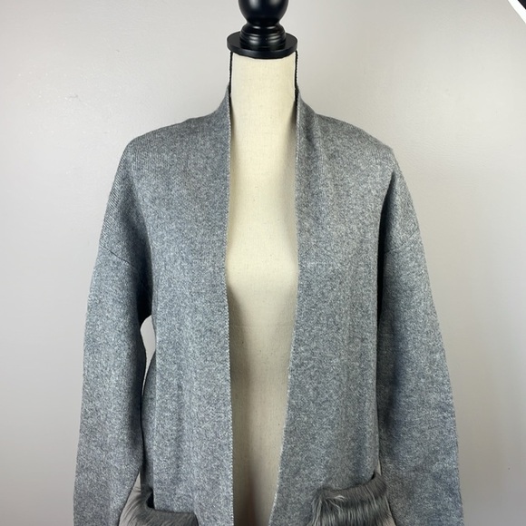 NWT Forever 21 Contemporary Cardigan Sweater SZ M Faux Fur Pockets Nice Heavy - Picture 2 of 14